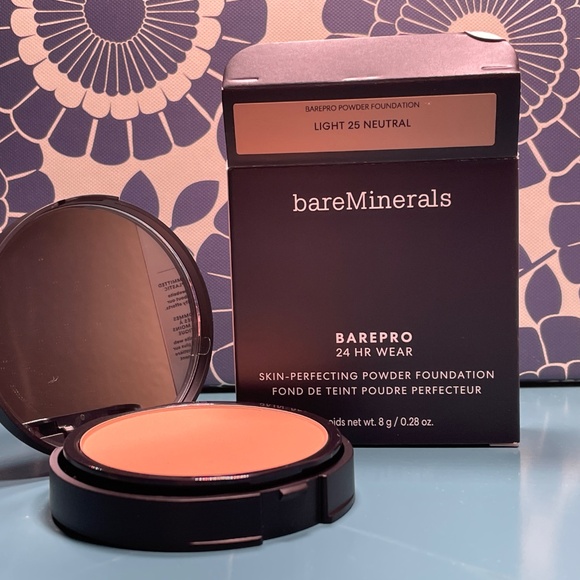 bareMinerals BAREPRO 24Hr Wear Skin-Perfecting Powder Foundation Light 25 Neutra - Picture 3 of 7